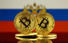 Биткоины на фоне российского флага