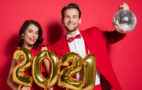Пара с воздушными шарами 2021